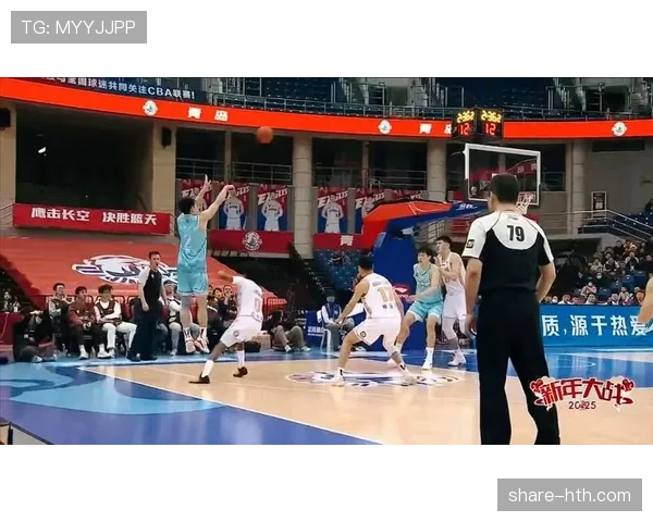 杨瀚森篮下强攻效率领先队友 制造对位优势明显提升前场得分