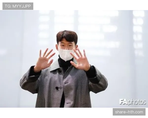 刚刷到孙兴慜机场随手一拍，背个小包看着像比我一年工资还值钱